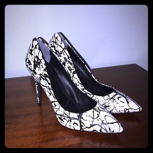 Charles David Splatter-Print Leather Pump